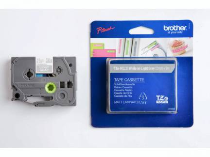Labeltape Brother TZe-MQL35 12mmx8m hvid p&Atilde;&yen; gr&Atilde;&yen;