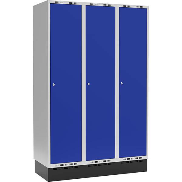 Garderobeskab 3x400mm m/lige tag, bl&aring; d&oslash;r med cylinderl&aring;s og sokkel